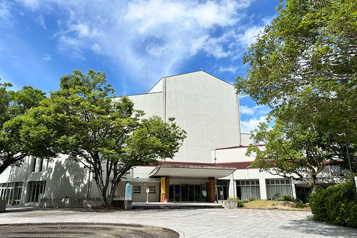 小郡市文化会館の外観写真