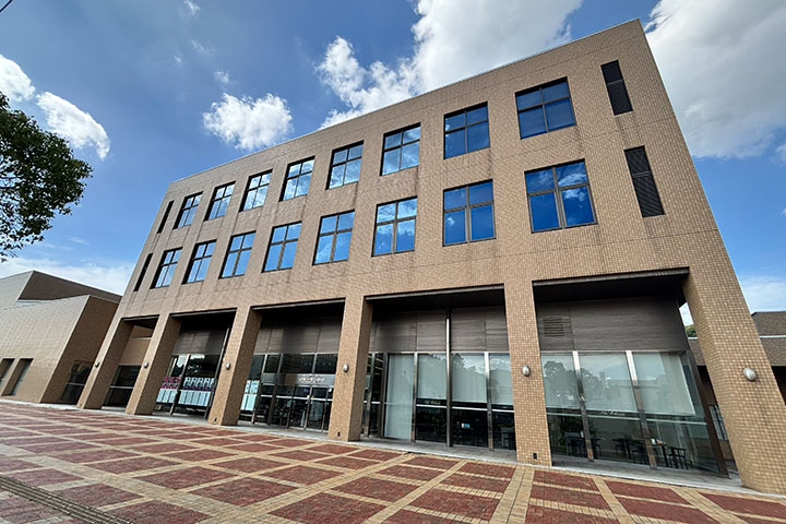 なかまハーモニーホールの外観写真