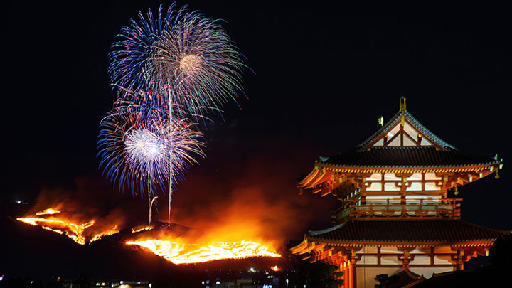 奈良県・若草山の「山焼き」